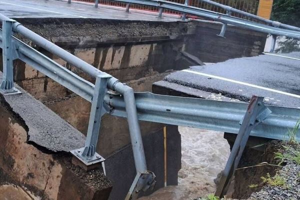 МЧС: на трассе в Бурятии, где размыло подъезд к мосту, развернули ПВР