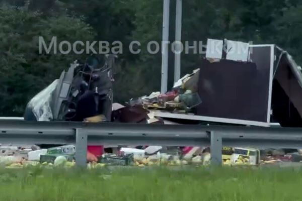 В Подмосковье на трассе М-4 произошло ДТП с двумя грузовиками, есть пострадавшие